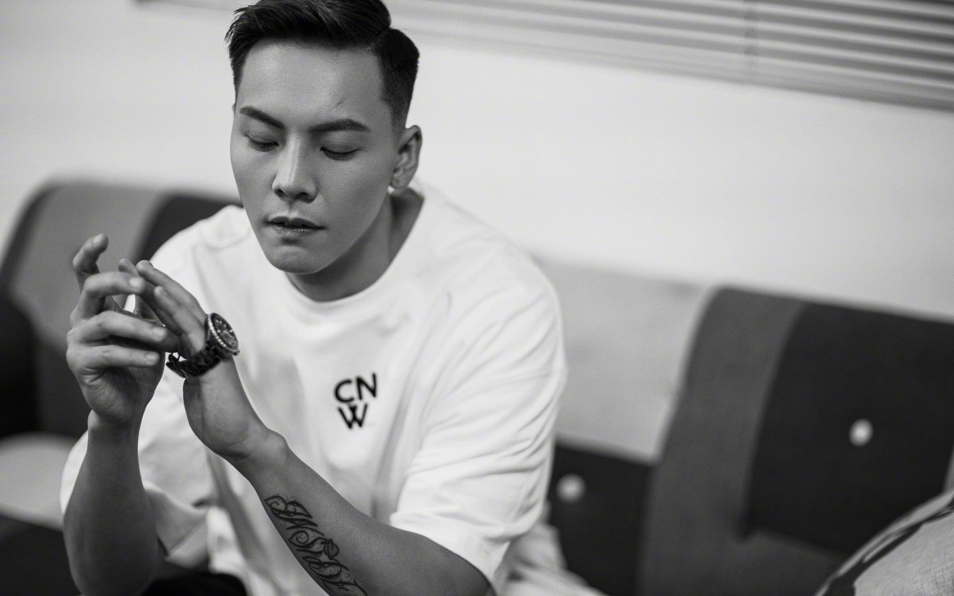 球队青年球员崭露头角，成为关键先生，青年队足球