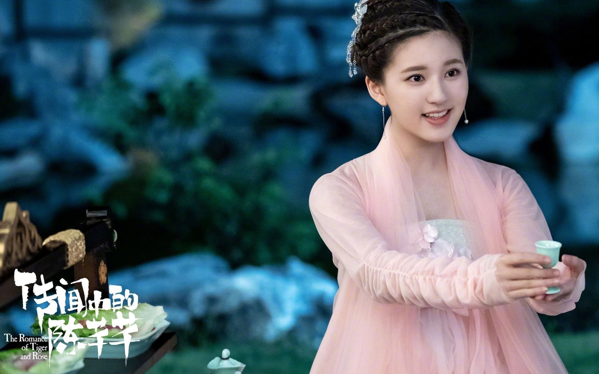 逆转游泳女将落后50米强势翻盘，女游泳运动员转行演员