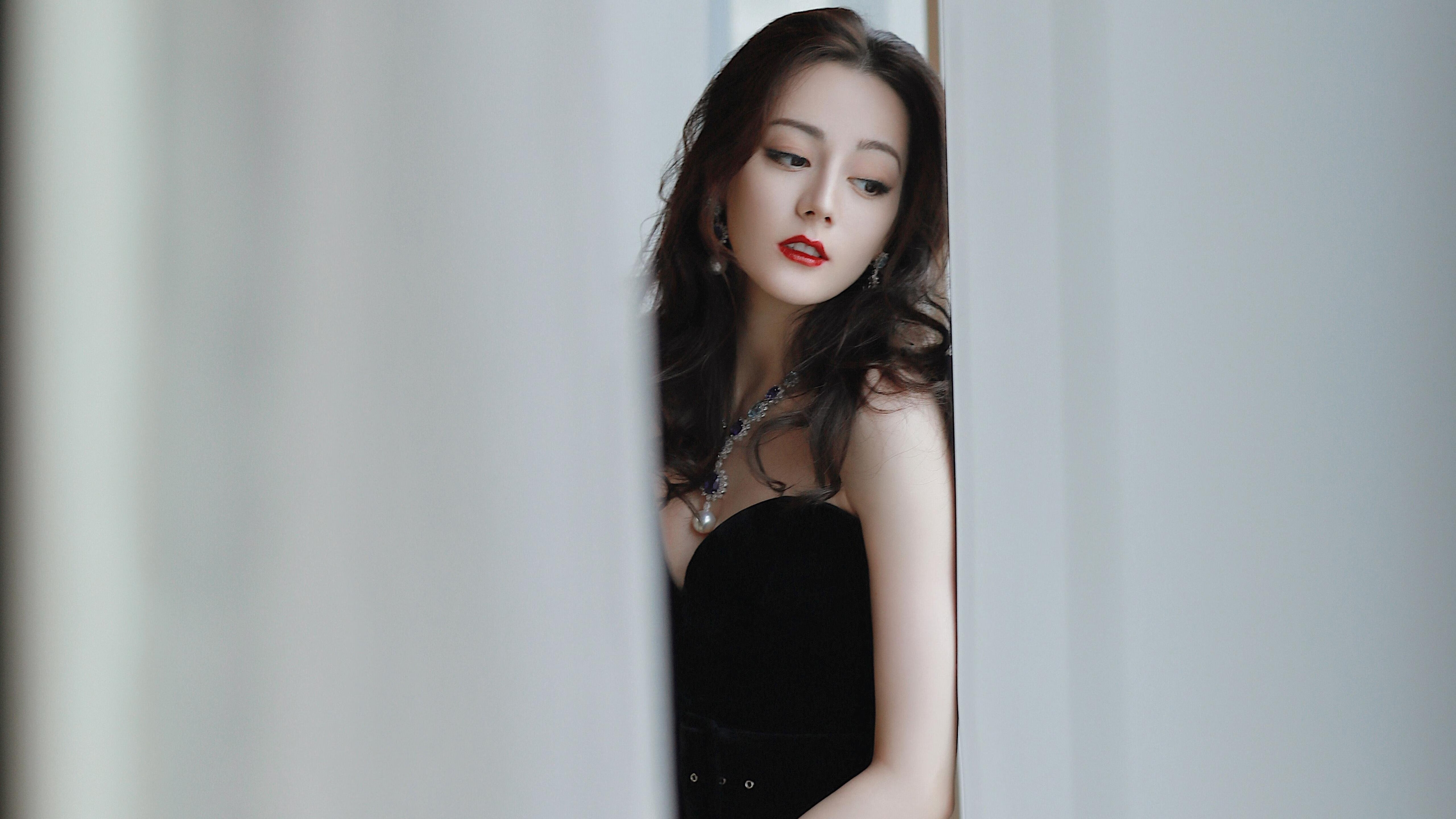 国家队年轻球员表现出色获得海外联赛邀请彰显实力，足球国家青年队名单