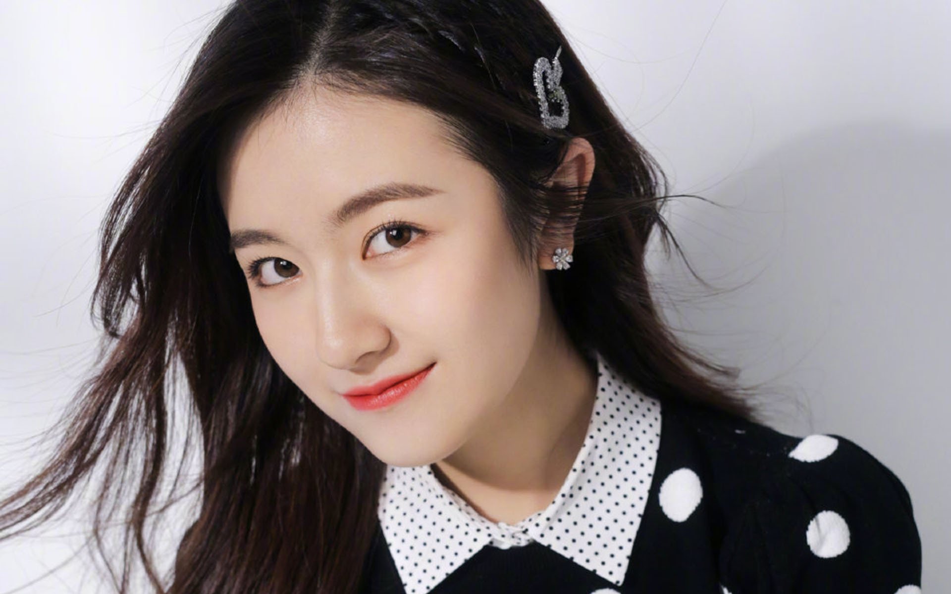 教练鼓励年轻球员大胆尝试在实战中寻找成长与突破机会，教练的鼓励使我更加自信